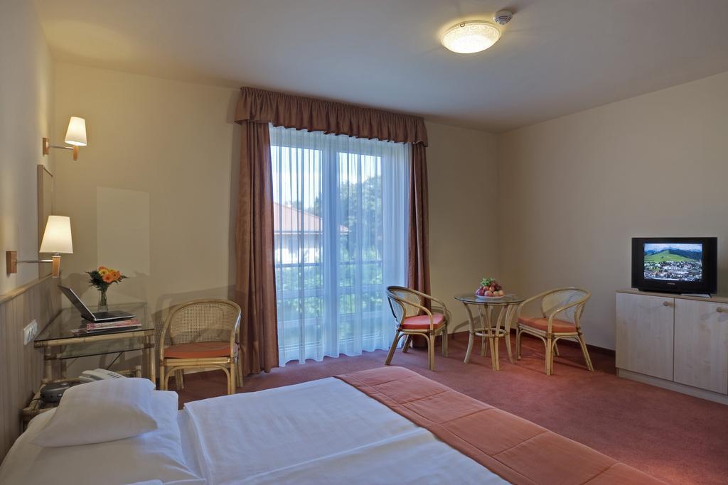 Martfu Hotel Thermal Spa Zimmer foto